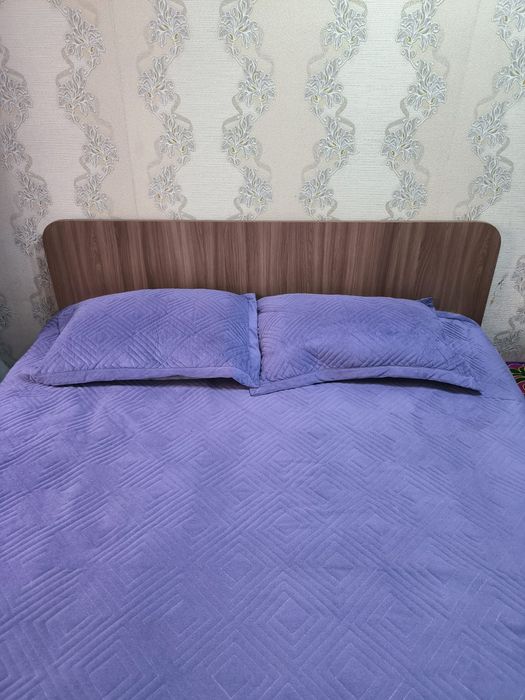 Двухместная кровать с матрасом