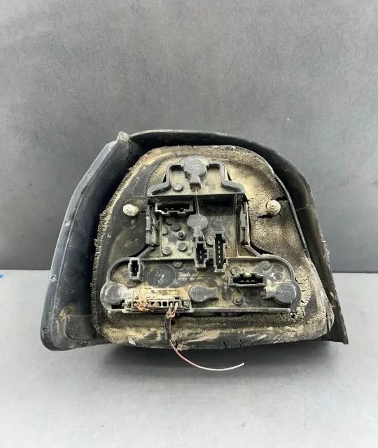 Lampa / Tripla stop dreapta pe aripa Volkswagen VW Golf 1993