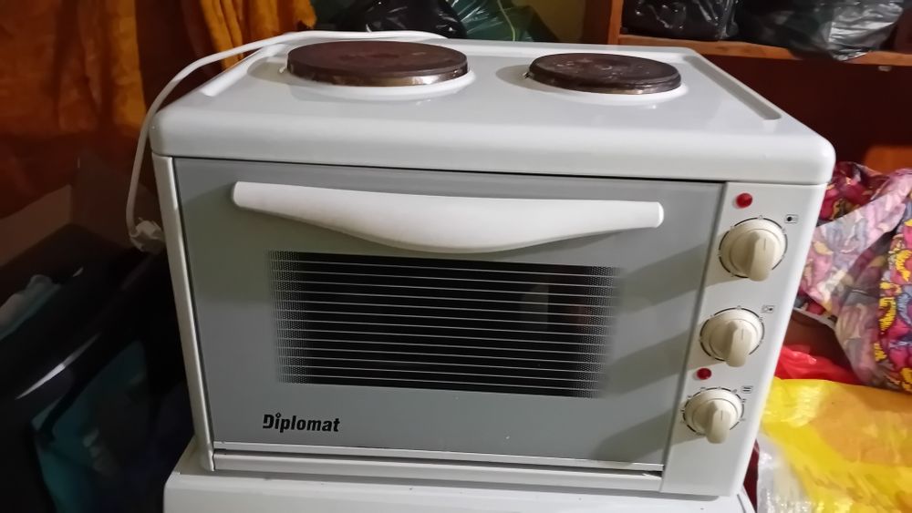 Продавам фурна,много запазена!