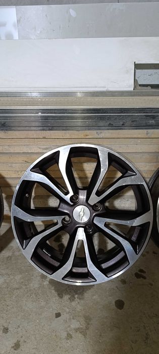 Сака деска балони билан сотилади