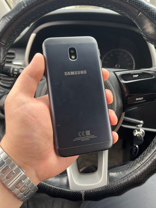 Samsung J3 16гб черный