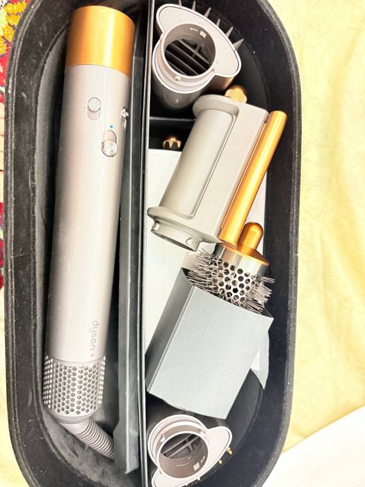 Dyson airwrap multi-styler