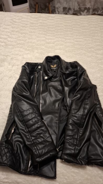 Продам кожаную куртку весенью