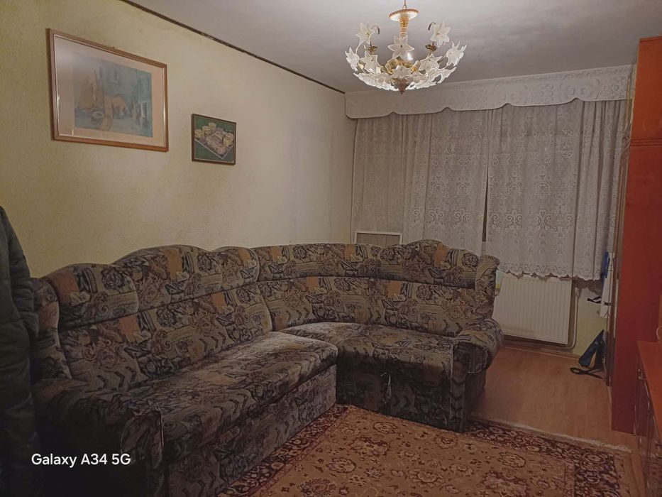 Vând Apartament 3camere  etajul trei
