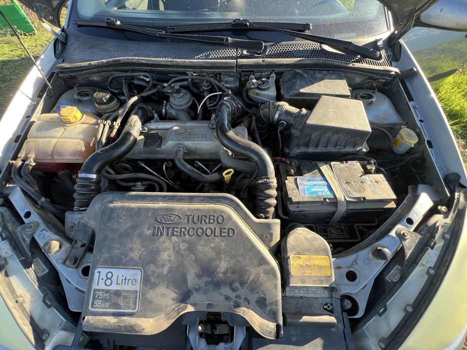 Vand ford focus pentru dezmembrat