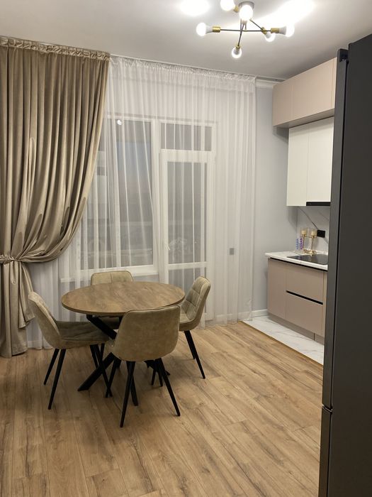 Кухонный стол и стулья