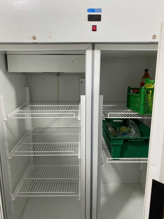 Шкаф холодильник.