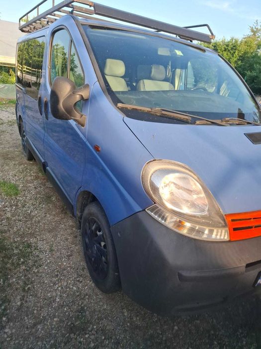 Opel vivaro 1.9 din anul 2005 cu 9 locuri