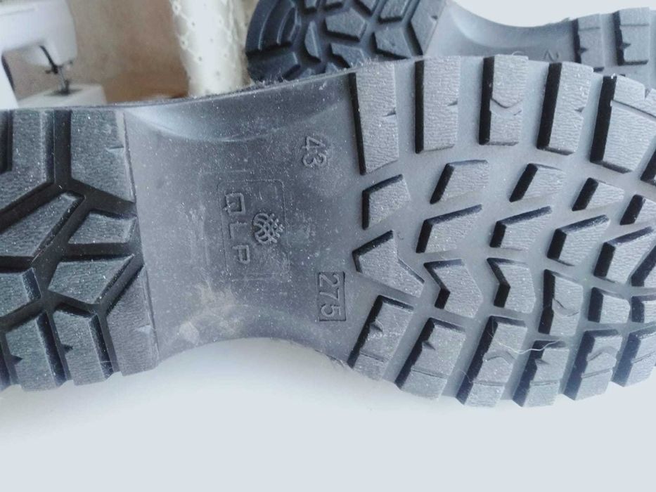 Продам берцы новые