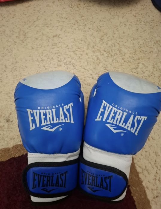 Teykwondo uchun komplekt kop ishlatilin magam ideal holata