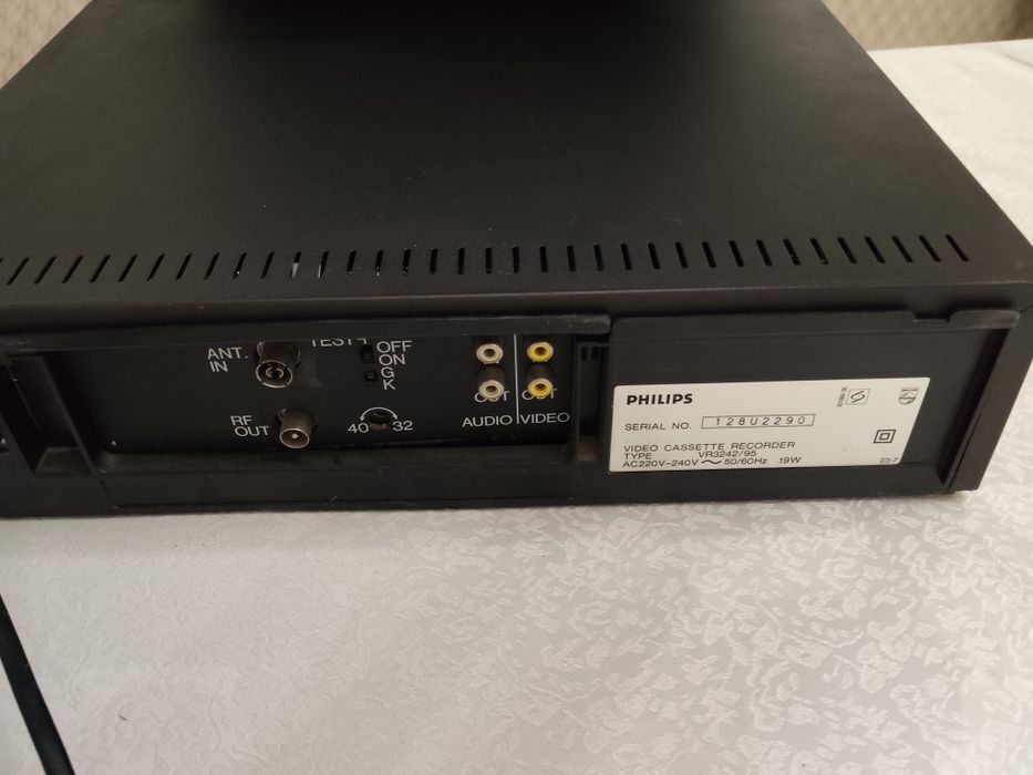 Комплект видеомагнитофонов Daewoo и Philips VHS