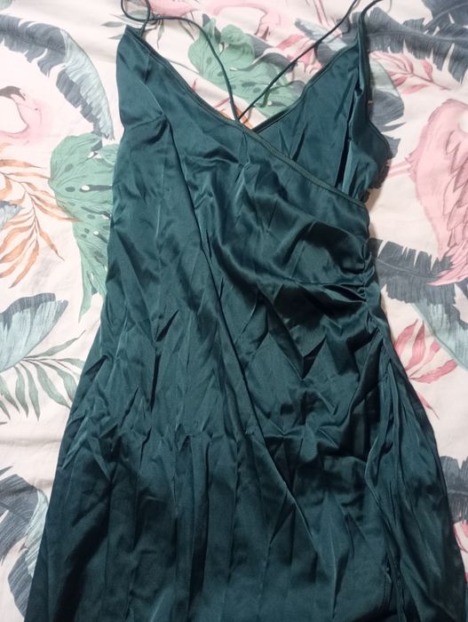 Зелена дамска рокля сатен