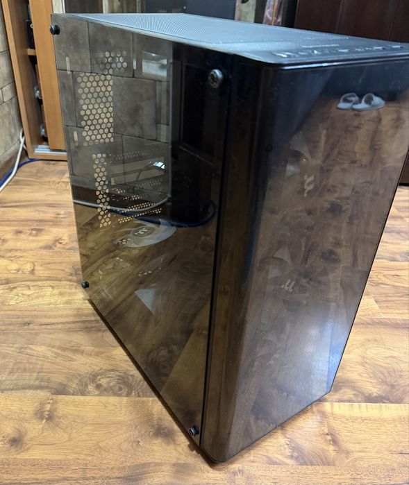 Корпус Thermaltake V200 Tempered Glass