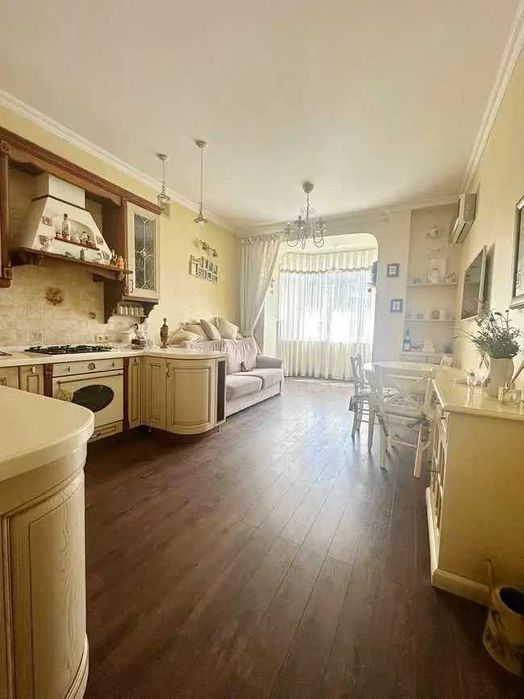 Дава се под наем Тристаен апартамент в София, Зона Б-18 - 100 кв.м за 765 € - Снимка #1