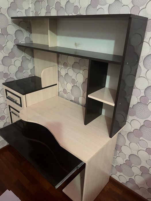 Стол стулья, компьютерный стол, кровать 2 шт