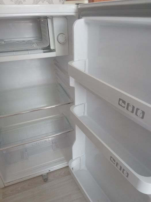 Продам  маленький холодильник