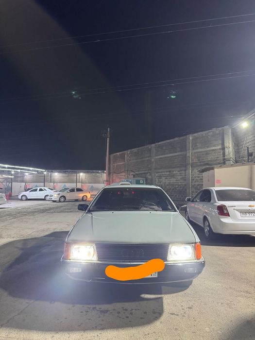 Audi 100 yaxshi holatda