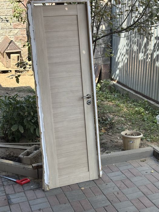 Продам дверь б/у