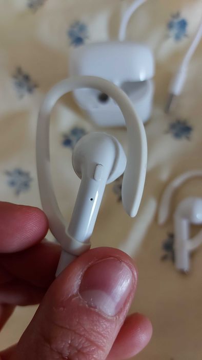 Оригинални Apple EarPods с кабел + кутия – нови/почти нови + 1 втора употреба(без кабел за зареждане)