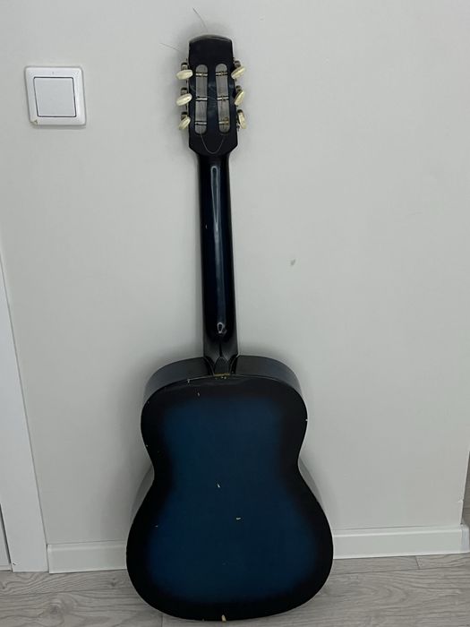 Прадается гитара в отличном состаяний