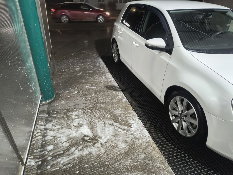 Vând golf 6 an 2011 ...122kW