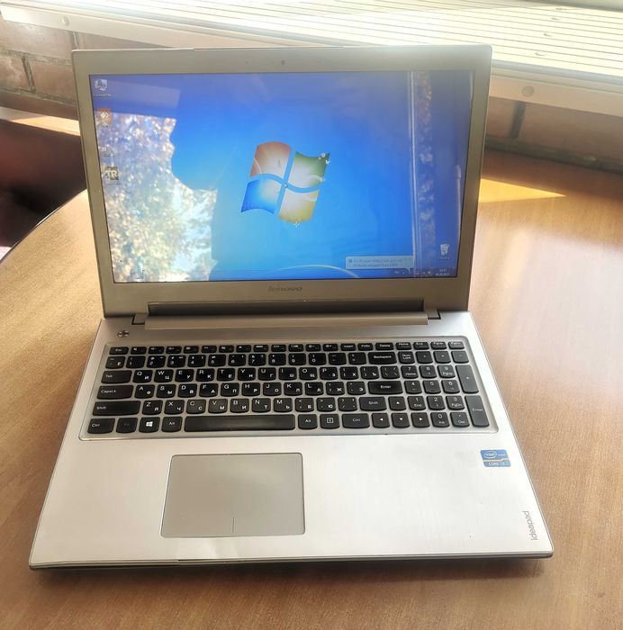 Мощный ноутбук Lenovo Z500 с мышкой и сумкой.