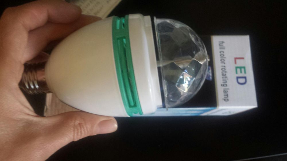 Vând bec led laser multicolor rotativ pe motoraș nou la cutie