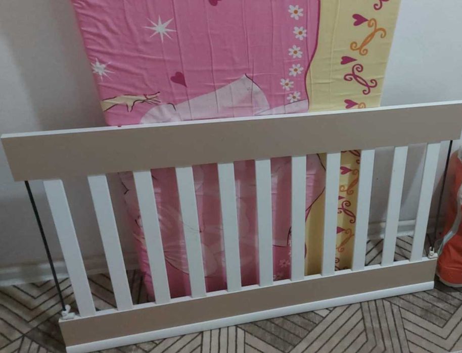 Продавам трансформиращо се креватче