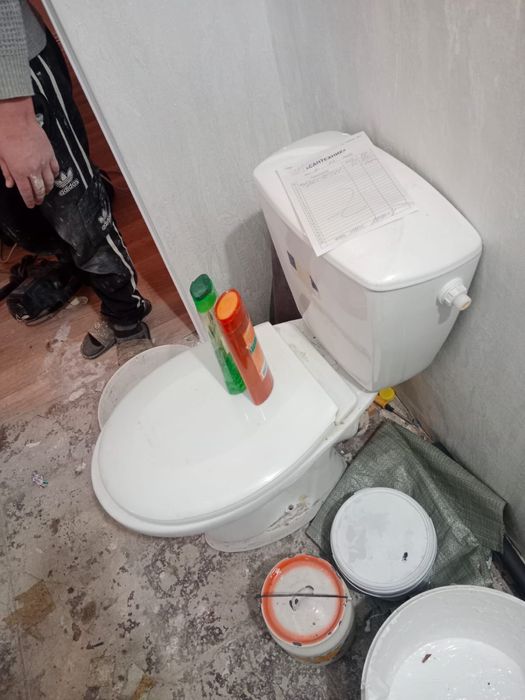 Унитаз 10,000 продаю