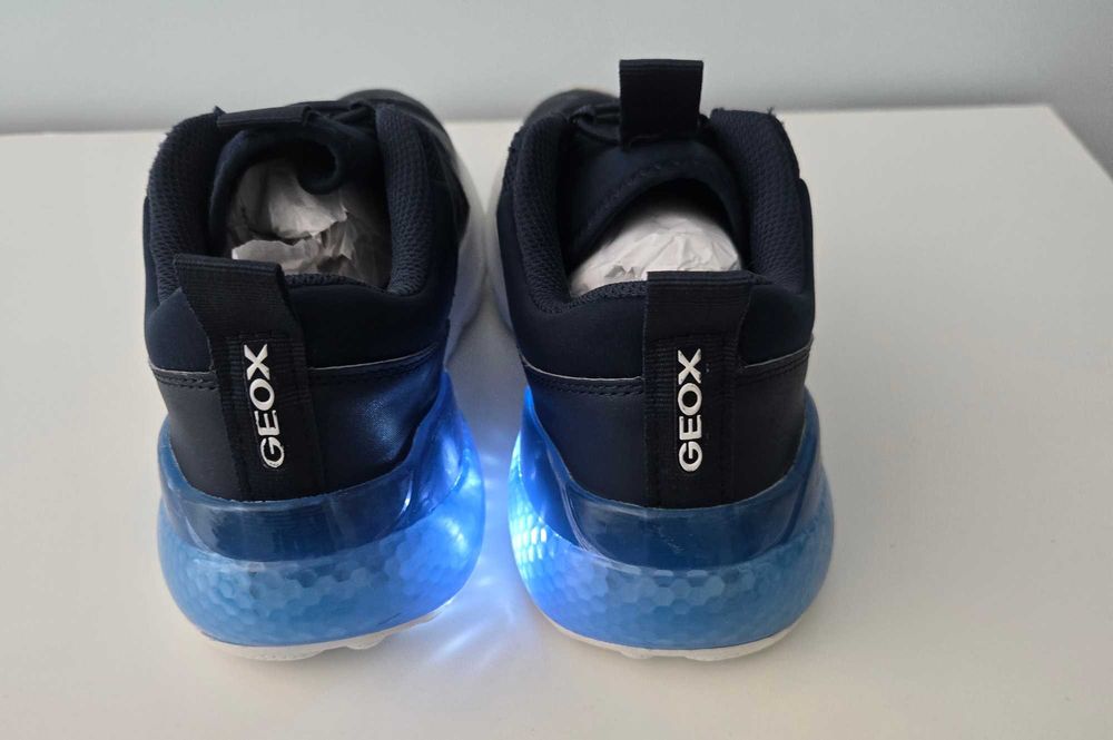 Geox детски спортни обувки номер 37