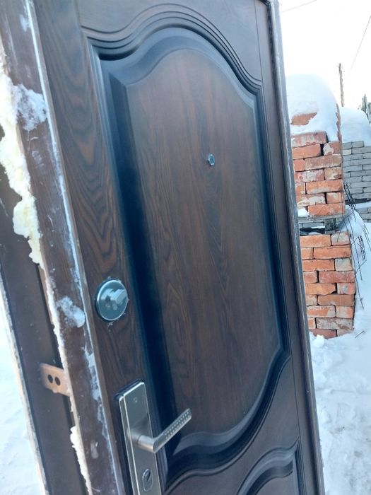 Продам входную дверь