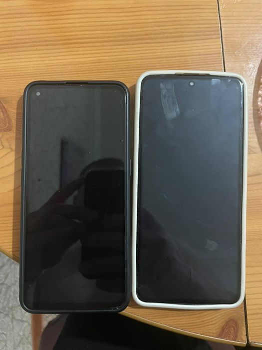 Обменяю два телефона на один