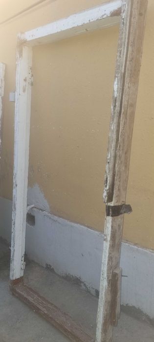 Taxta eshik sotiladi