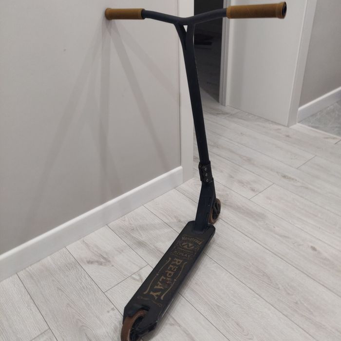 Срочно продаю трюковой самокат