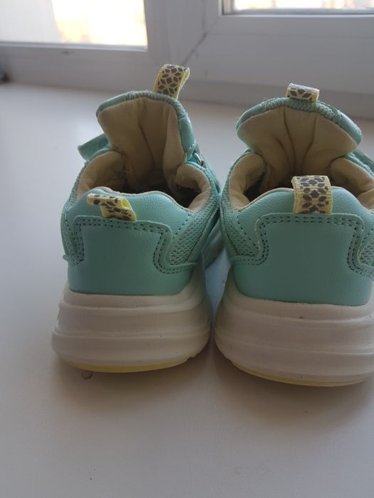 Кроссовки детские