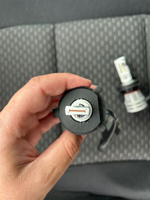 Автомобилни крушки H4