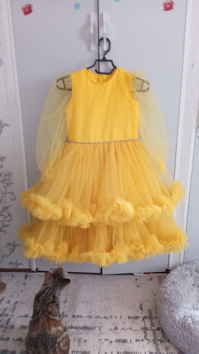 Продам нарядные платья