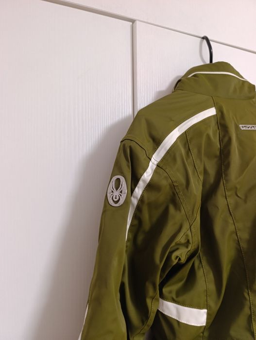 Vând geaca de Sky Spyder de dama  mărimea M purtata o singura data.