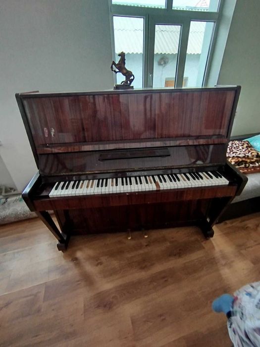 Пианино антиквариат