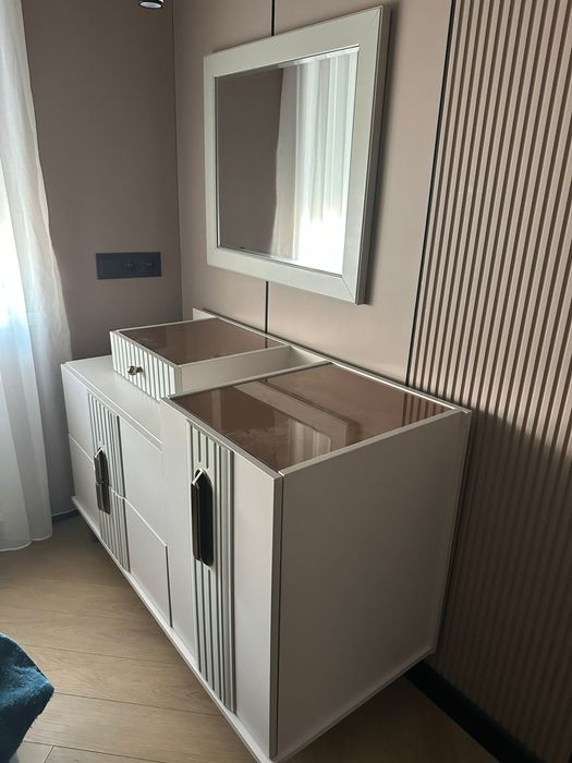 Продам комод и зеркало