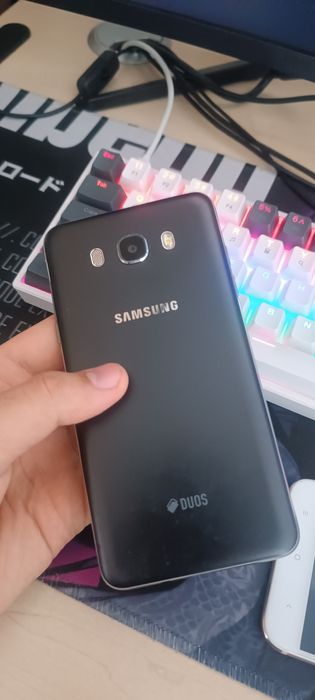 Смартфон Samsung J7 2016