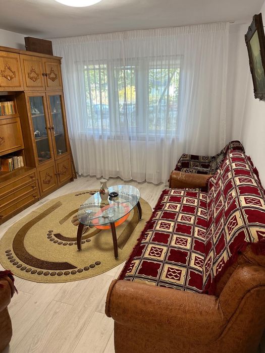 Inchiriez apartament 3 camere