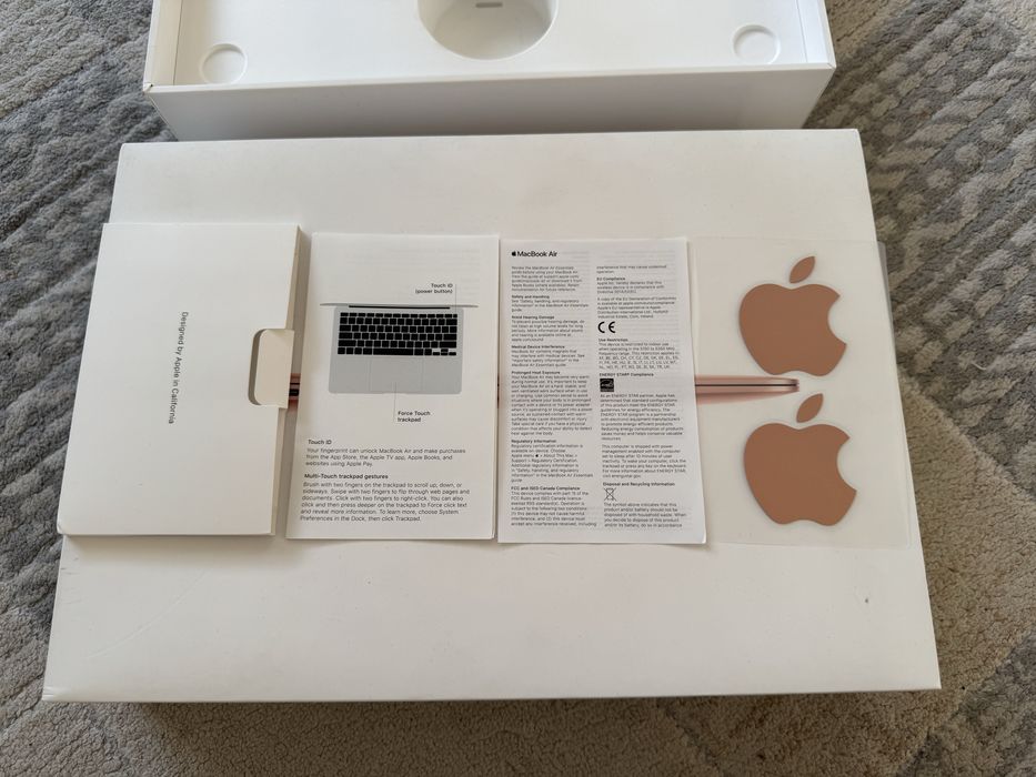 Продам MacBook Air 13 2020 M1