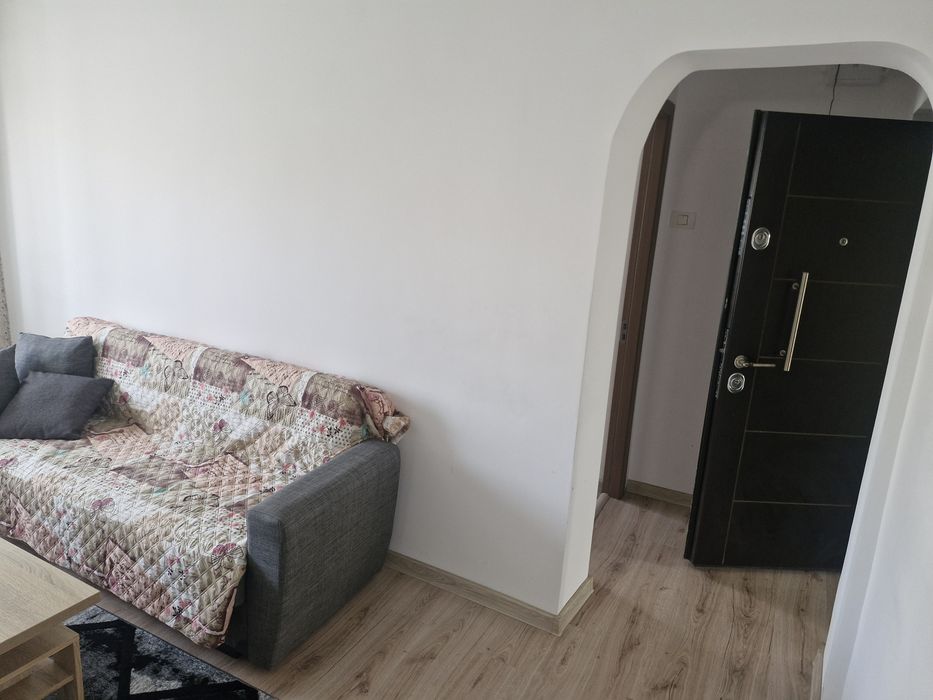 Apartament 2camere parter de închiriat.