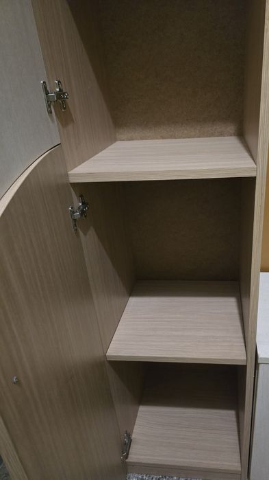 Bucok шкаф с четири отделения

Височина