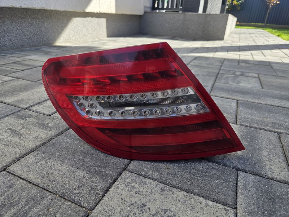 Stop stanga  LED Mercedes-Benz C-Class W204
piesa originala din dezmem