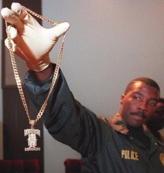 2pac Медальона на тупак стомана!
С Ланец