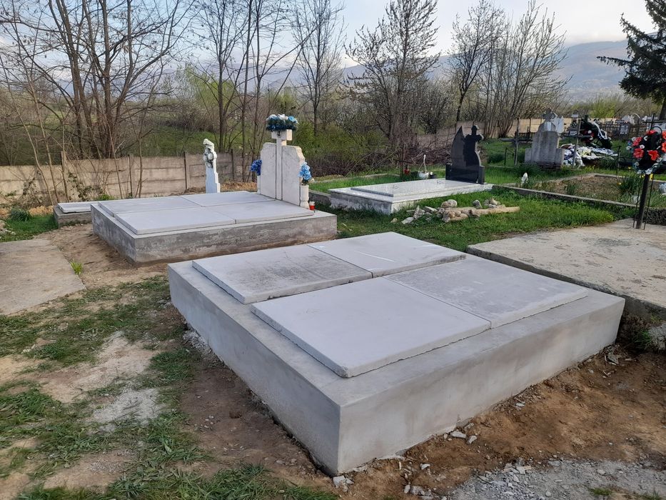 Lucrări în Cimitire  Cruci  Borduri Cavouri