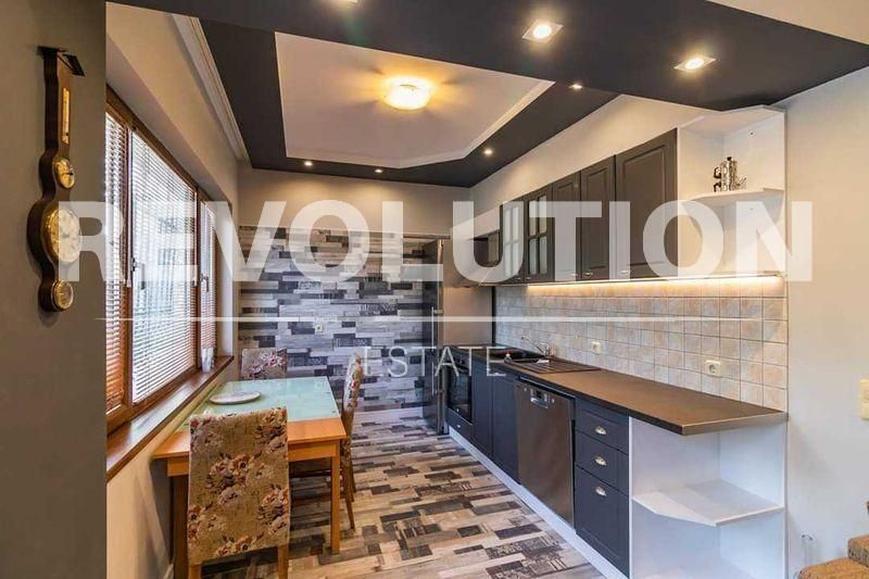 Дава се под наем Тристаен апартамент в Варна, Червен площад - 92 кв.м за 897.6 € - Снимка #2