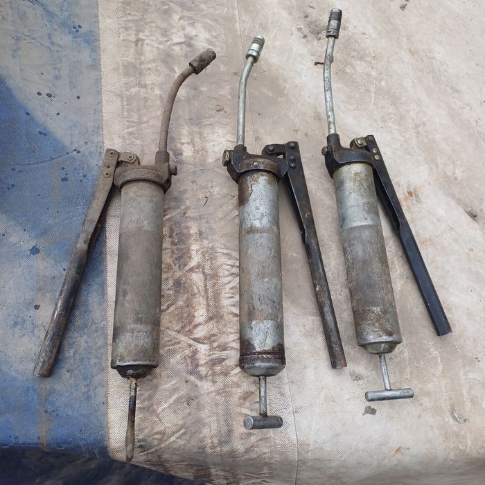 Шприц  для смазки авто и спец- техникии